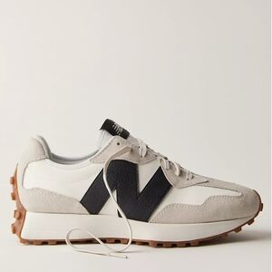 New Balance 327  Beige Retro Runner